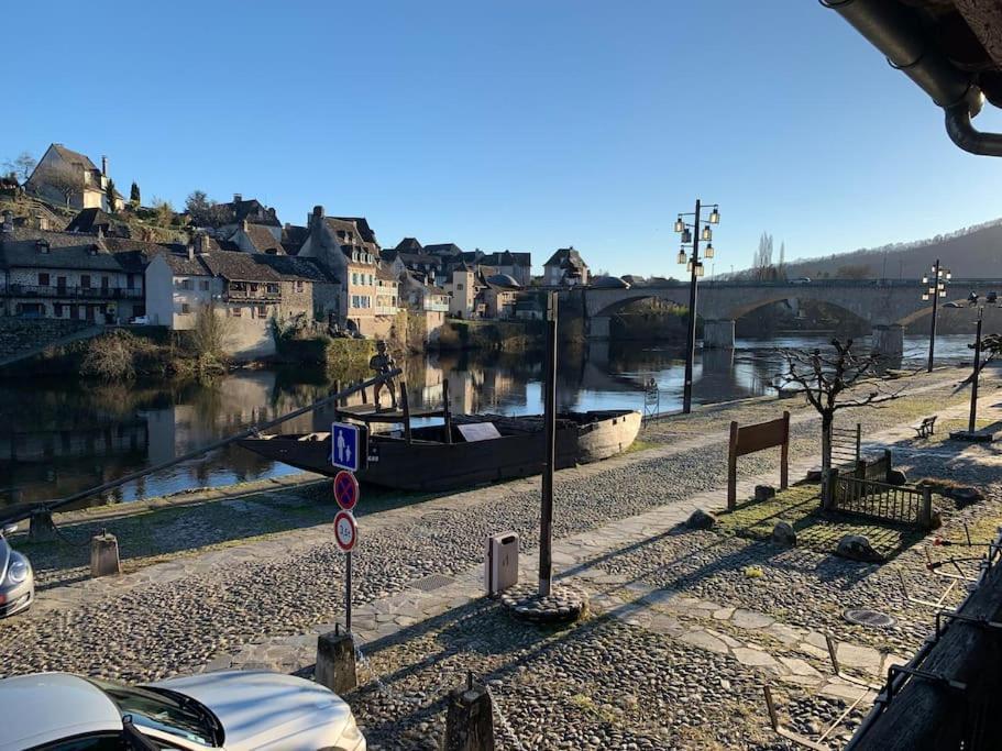 Maison En Pierre Sur Les Quais De La Dordogne Argentat Exterior photo