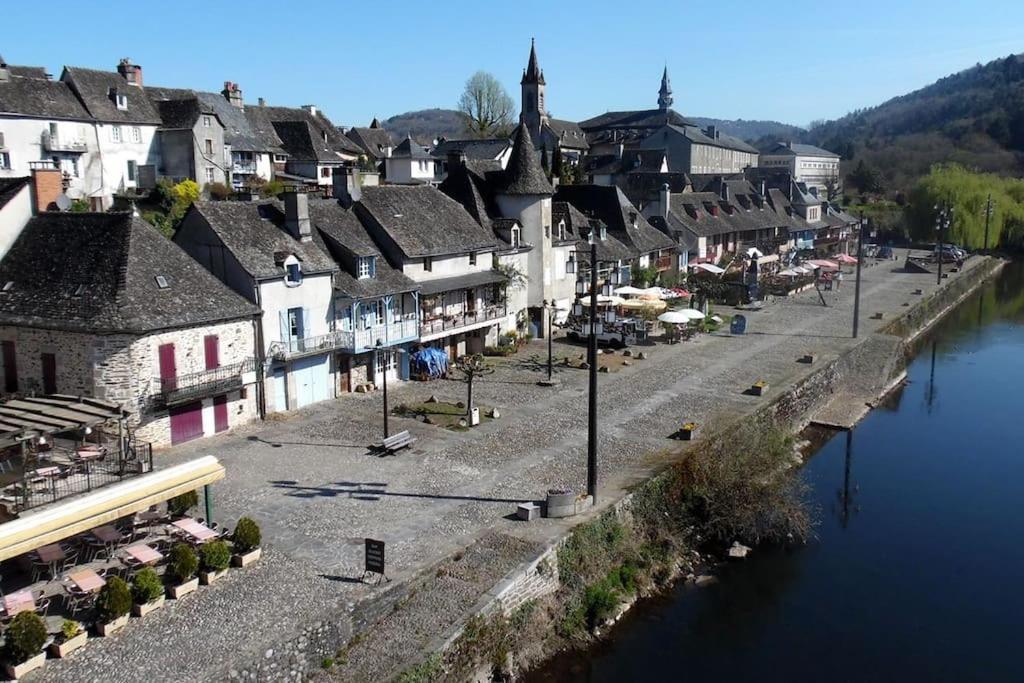 Maison En Pierre Sur Les Quais De La Dordogne Argentat Exterior photo